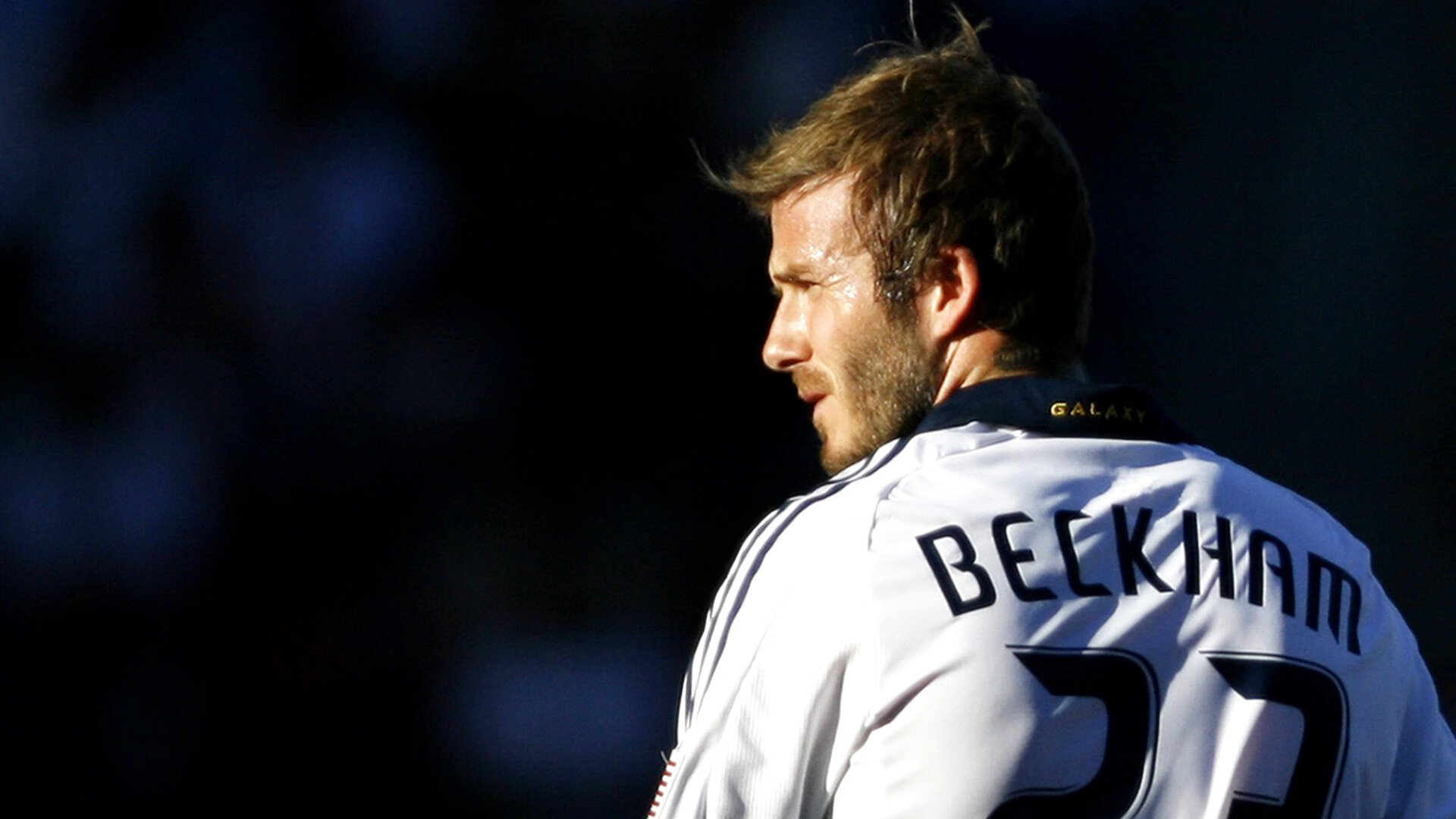 中超联赛上演巅峰对决，上海海港3-2绝杀山东泰山，武磊双响领跑射手榜