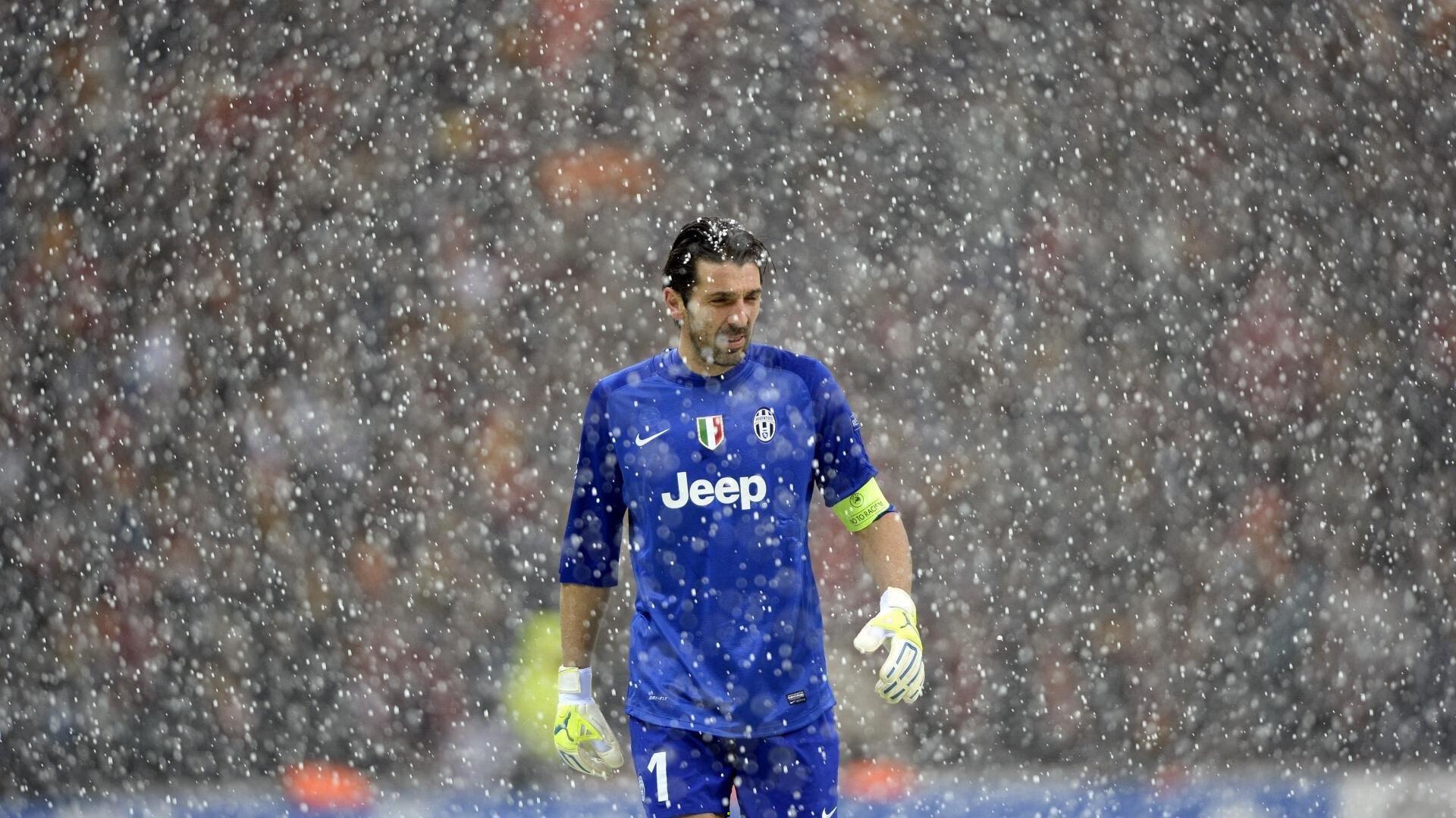 足坛震撼!天价转会刷新纪录,超级巨星加盟豪门引全球瞩目