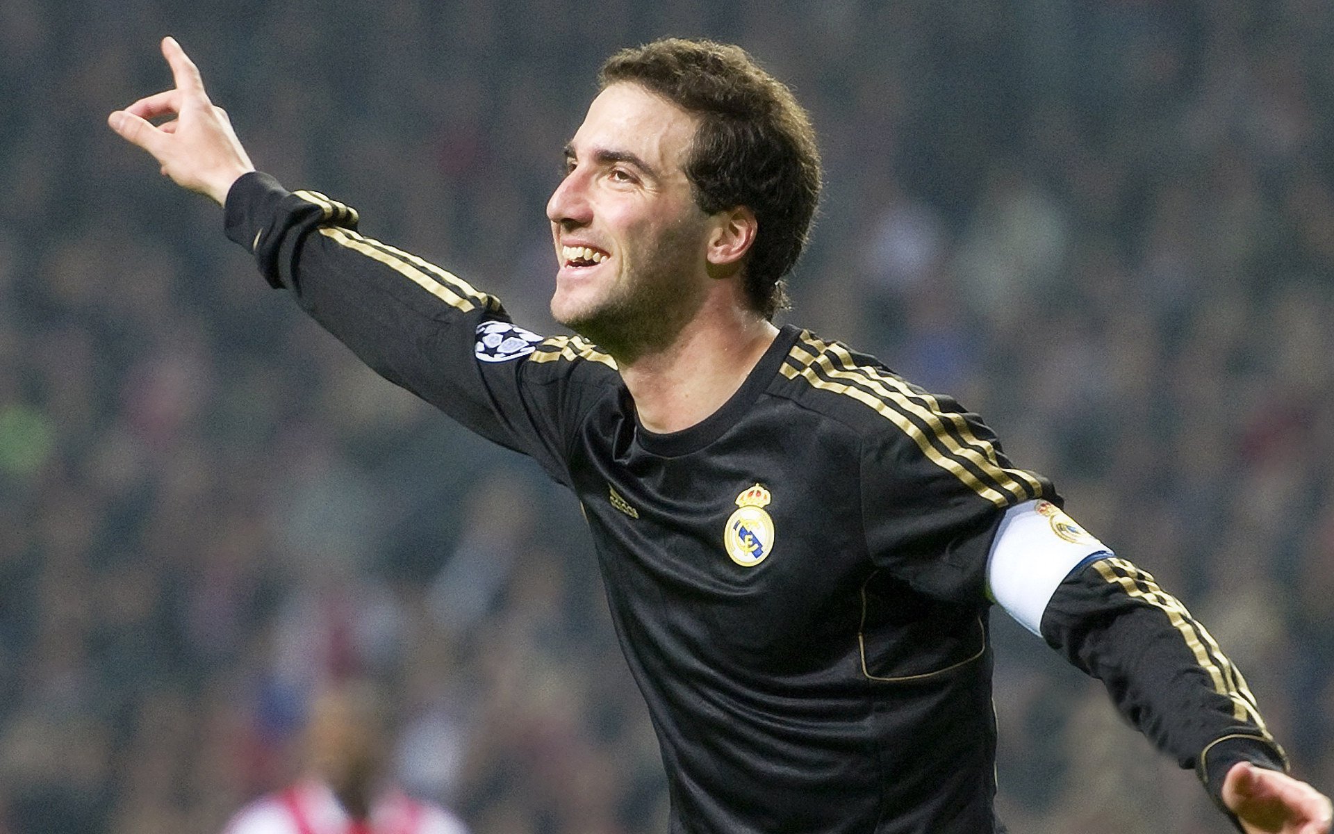 潘展乐破亚洲纪录夺冠,中国游泳新星闪耀国际赛场