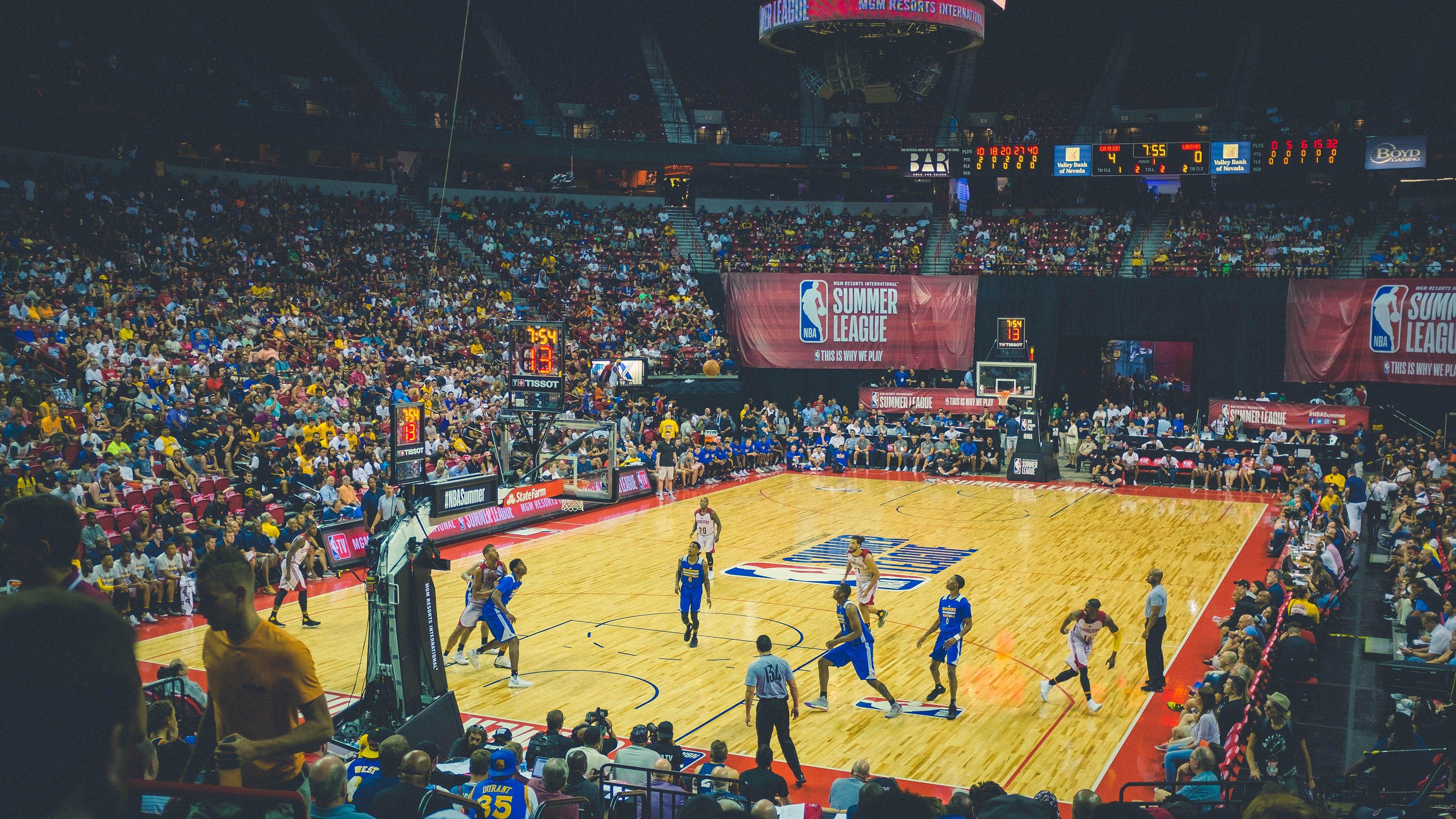 田径世锦赛震撼之夜,三项世界纪录被打破,天才新星闪耀赛场